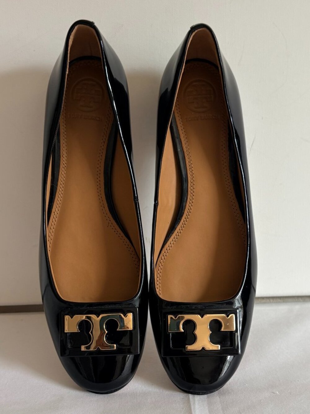 TORY BURCH Gigi Pumps Low Heel Black Patent Leather Sz 6.5M Slip On 31439 Nice! - Picture 2 of 11